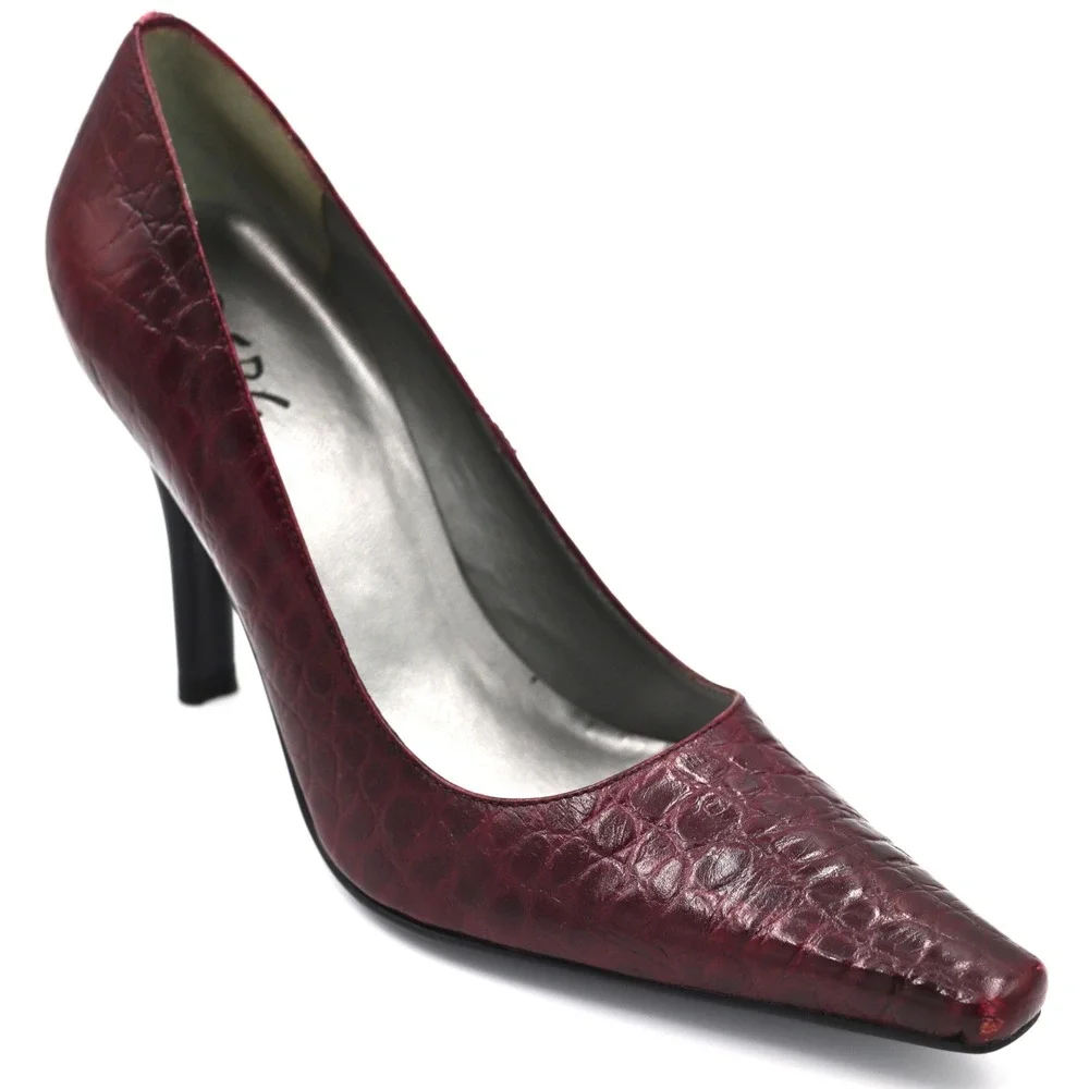 BCBG Paris Burgundy Croc Embossed Pointed Toe Stiletto Pumps Heels Womens 8.5B - Picture 1 of 13